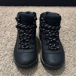 Columbia Black Lace-Up Women's Boots